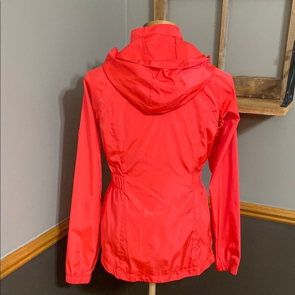 Fila coral (orangish -red) lightweight Hooded rain Jacket size XS - Picture 6 of 9